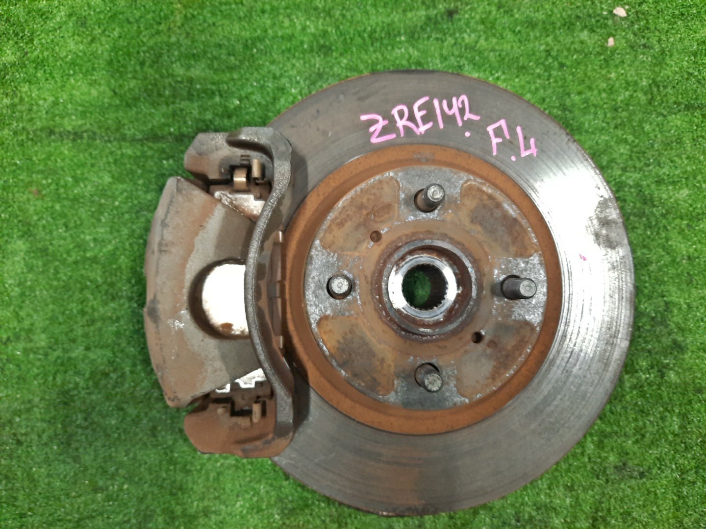 Ступица левая передняя TOYOTA AXIO, COROLLA FIELDER, COROLLA  AXIO, FIELDER NZE141, ZRE142, ZRE142G, NZE141G 1NZ-FE, 2ZR-FAE, 2ZR-FE 1 ракурс