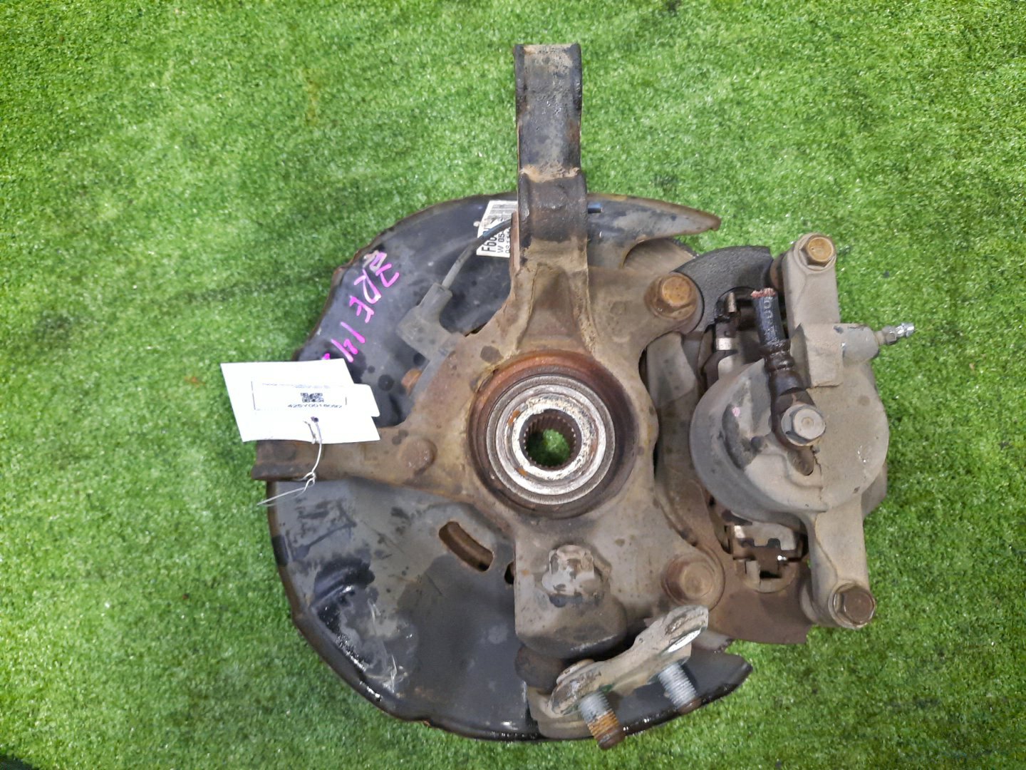 Ступица левая передняя TOYOTA AXIO, COROLLA FIELDER, COROLLA  AXIO, FIELDER NZE141, ZRE142, ZRE142G, NZE141G 1NZ-FE, 2ZR-FAE, 2ZR-FE 2 ракурс
