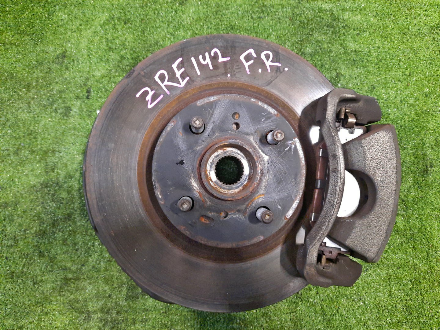 Ступица правая передняя TOYOTA AXIO, COROLLA FIELDER, COROLLA  AXIO, FIELDER NZE141, ZRE142, ZRE142G, NZE141G 1NZ-FE, 2ZR-FAE, 2ZR-FE 1 ракурс