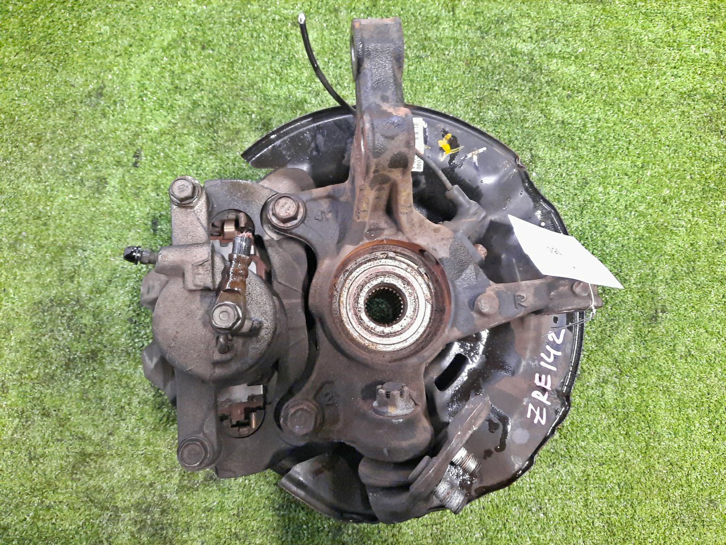 Ступица правая передняя TOYOTA AXIO, COROLLA FIELDER, COROLLA  AXIO, FIELDER NZE141, ZRE142, ZRE142G, NZE141G 1NZ-FE, 2ZR-FAE, 2ZR-FE 2 ракурс