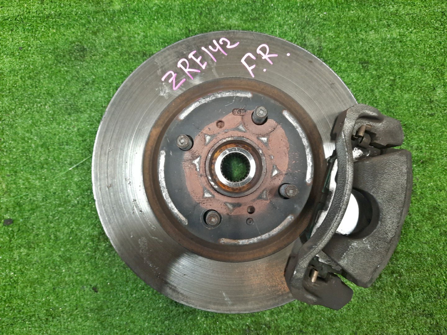 Ступица правая передняя TOYOTA AXIO, COROLLA FIELDER, COROLLA  AXIO, FIELDER NZE141, ZRE142, ZRE142G, NZE141G 1NZ-FE, 2ZR-FAE, 2ZR-FE 1 ракурс