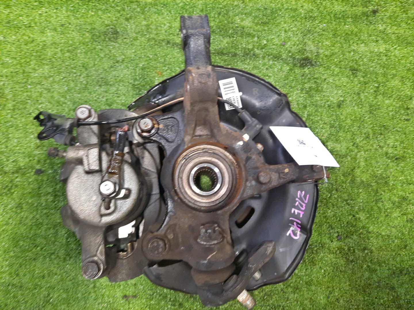 Ступица правая передняя TOYOTA AXIO, COROLLA FIELDER, COROLLA  AXIO, FIELDER NZE141, ZRE142, ZRE142G, NZE141G 1NZ-FE, 2ZR-FAE, 2ZR-FE 2 ракурс