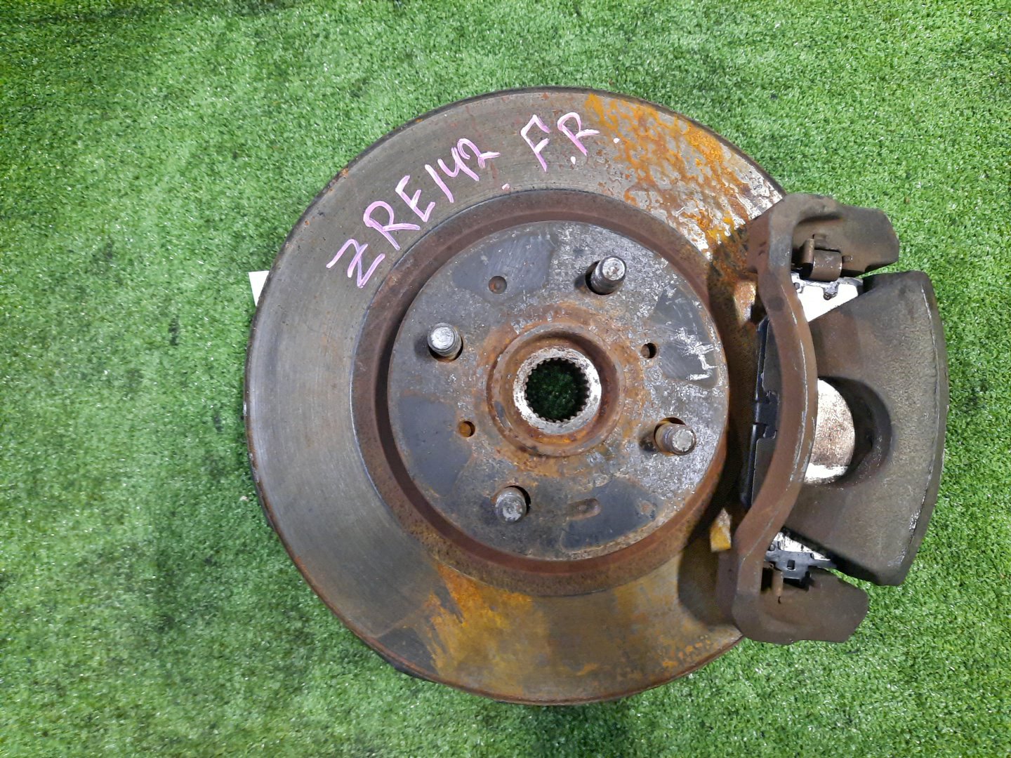 Ступица правая передняя TOYOTA AXIO, COROLLA FIELDER, COROLLA  AXIO, FIELDER NZE141, ZRE142, ZRE142G, NZE141G 1NZ-FE, 2ZR-FAE, 2ZR-FE 1 ракурс