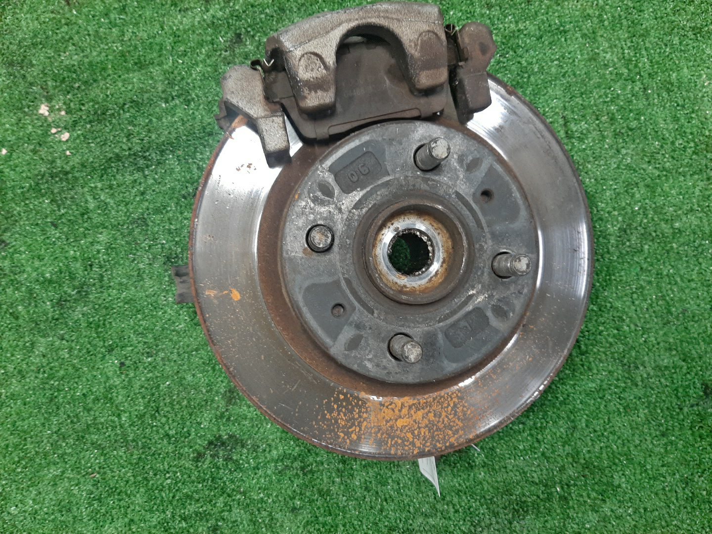 Ступица правая передняя  TOYOTA PASSO, BOON KGC15, KGC10, QNC10, M301S, M310S, M300S 1KR-FE, K3-VE 1 ракурс