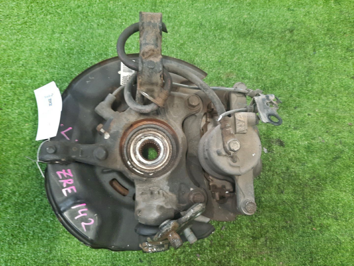 Ступица левая передняя TOYOTA AXIO, COROLLA FIELDER, COROLLA  AXIO, FIELDER NZE141, ZRE142, ZRE142G, NZE141G 1NZ-FE, 2ZR-FAE, 2ZR-FE 2 ракурс