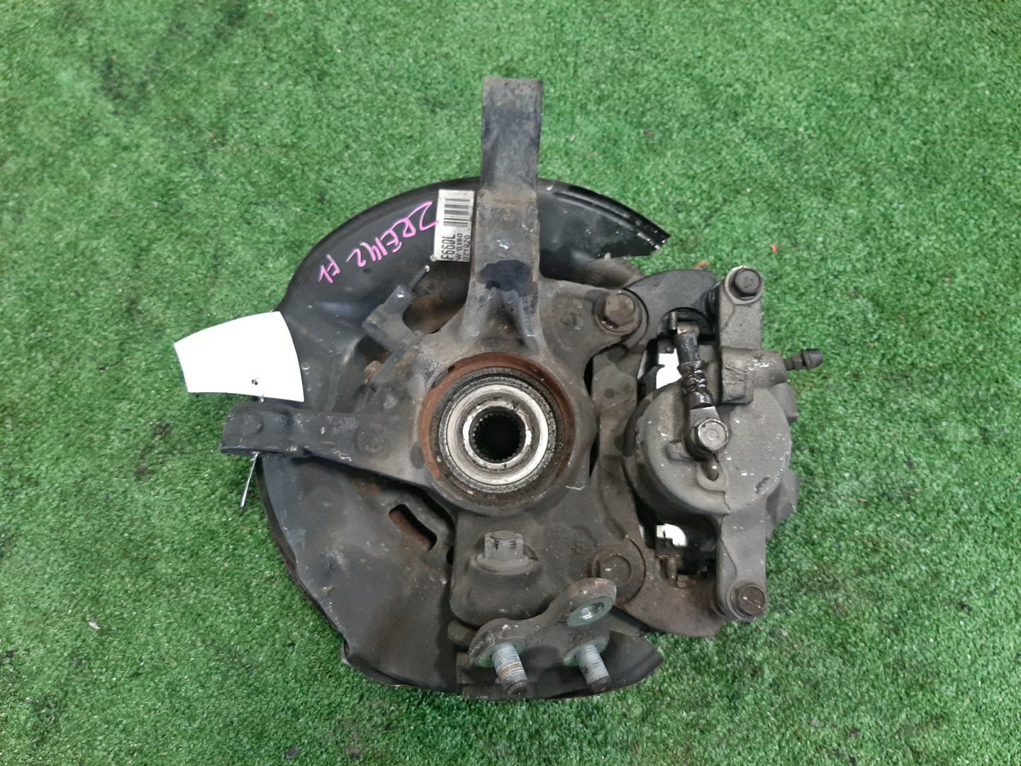 Ступица левая передняя TOYOTA AXIO, COROLLA FIELDER, COROLLA  AXIO, FIELDER NZE141, ZRE142, ZRE142G, NZE141G 1NZ-FE, 2ZR-FAE, 2ZR-FE 3 ракурс