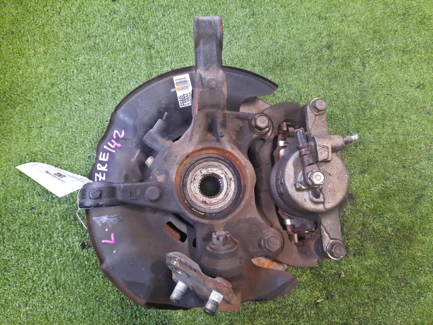 Ступица левая передняя TOYOTA AXIO, COROLLA FIELDER, COROLLA  AXIO, FIELDER NZE141, ZRE142, ZRE142G, NZE141G 1NZ-FE, 2ZR-FAE, 2ZR-FE 2 ракурс