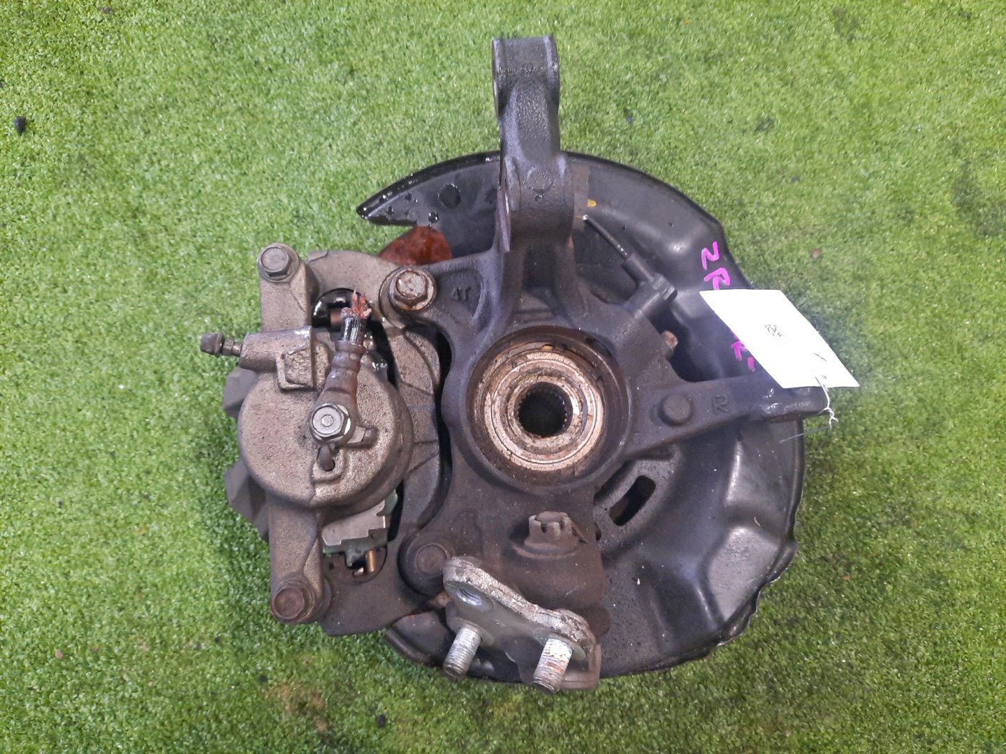 Ступица правая передняя TOYOTA AXIO, COROLLA FIELDER, COROLLA  AXIO, FIELDER NZE141, ZRE142, ZRE142G, NZE141G 1NZ-FE, 2ZR-FAE, 2ZR-FE 2 ракурс