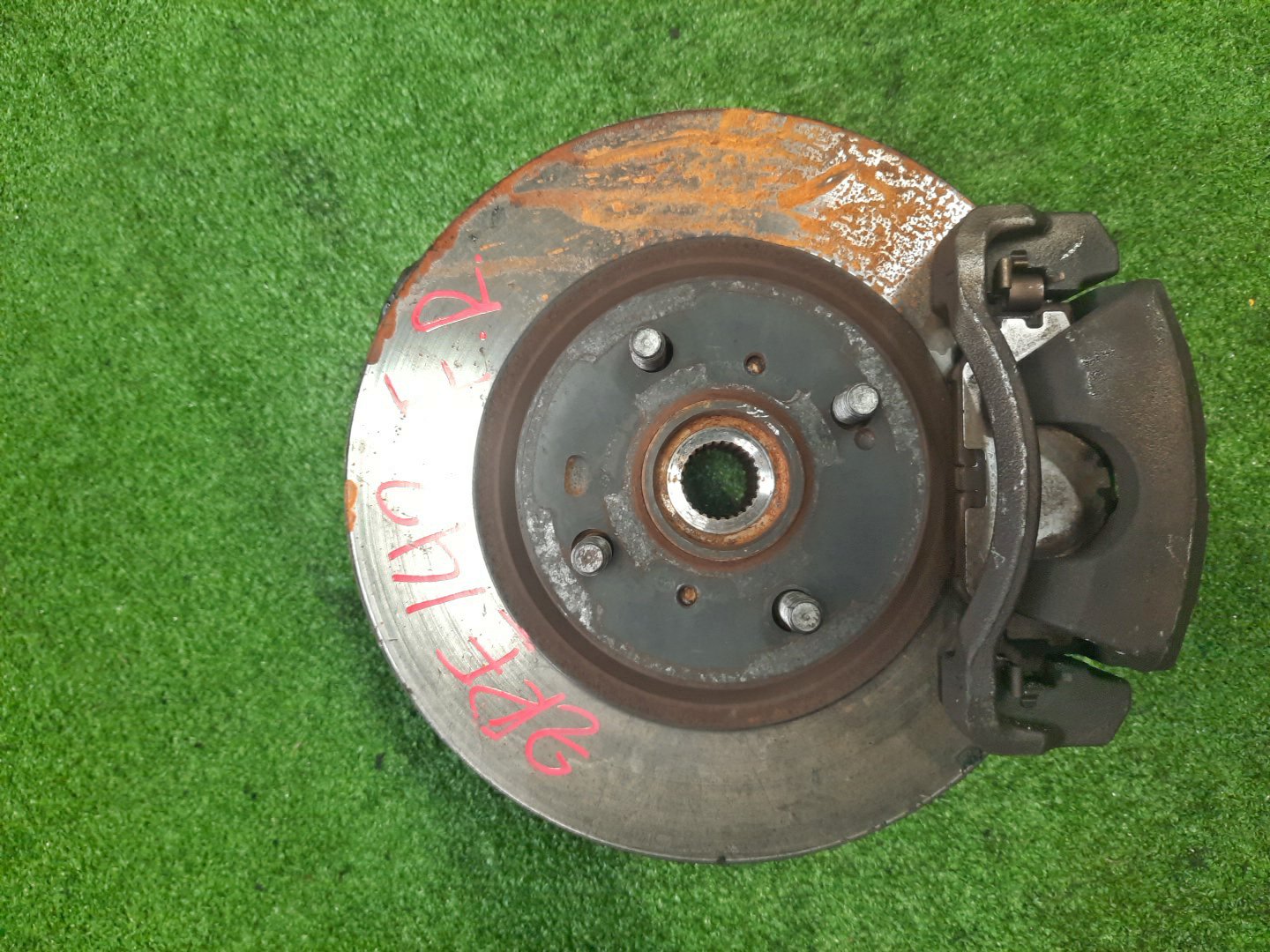 Ступица правая передняя TOYOTA AXIO, COROLLA FIELDER, COROLLA  AXIO, FIELDER NZE141, ZRE142, ZRE142G, NZE141G 1NZ-FE, 2ZR-FAE, 2ZR-FE 1 ракурс