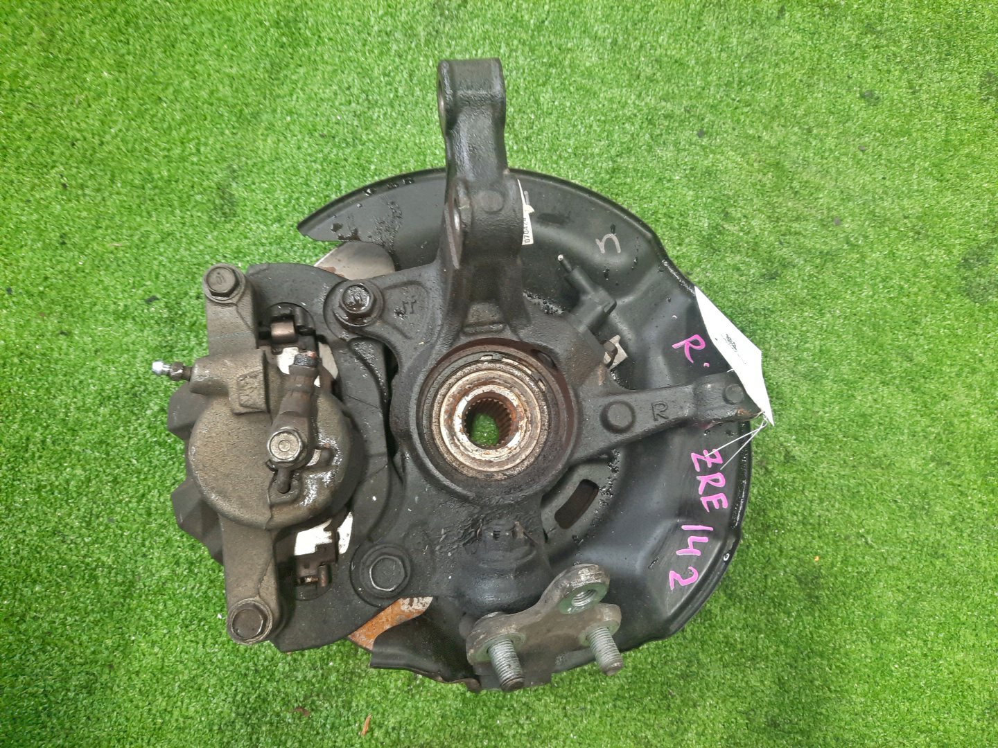 Ступица правая передняя TOYOTA AXIO, COROLLA FIELDER, COROLLA  AXIO, FIELDER NZE141, ZRE142, ZRE142G, NZE141G 1NZ-FE, 2ZR-FAE, 2ZR-FE 2 ракурс