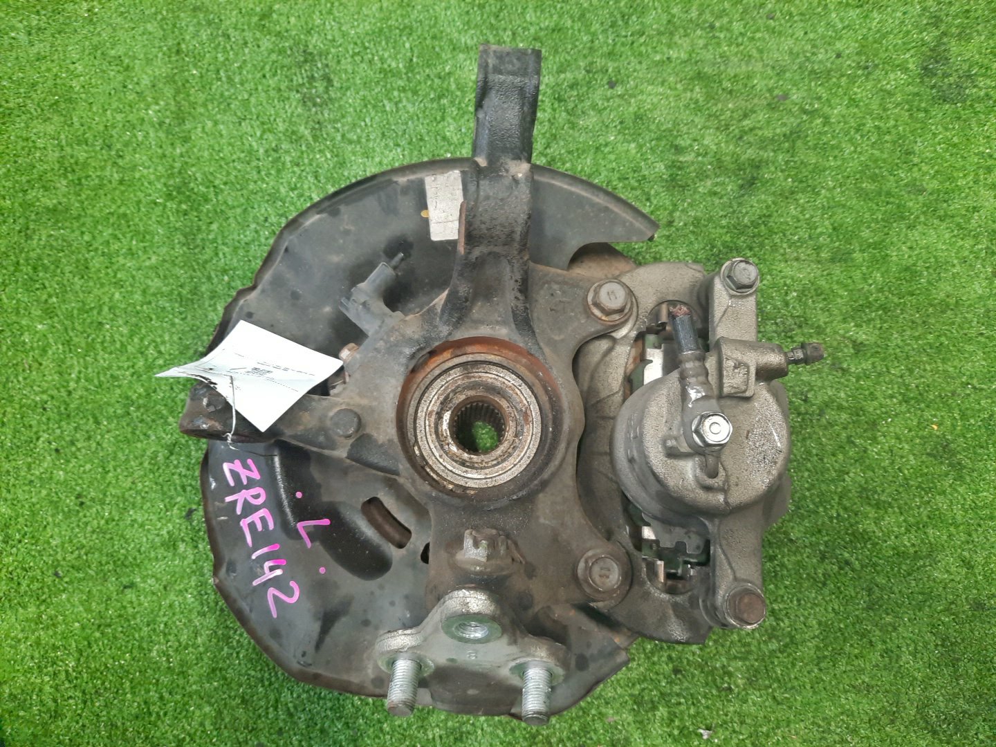 Ступица левая передняя TOYOTA AXIO, COROLLA FIELDER, COROLLA  AXIO, FIELDER NZE141, ZRE142, ZRE142G, NZE141G 1NZ-FE, 2ZR-FAE, 2ZR-FE 2 ракурс
