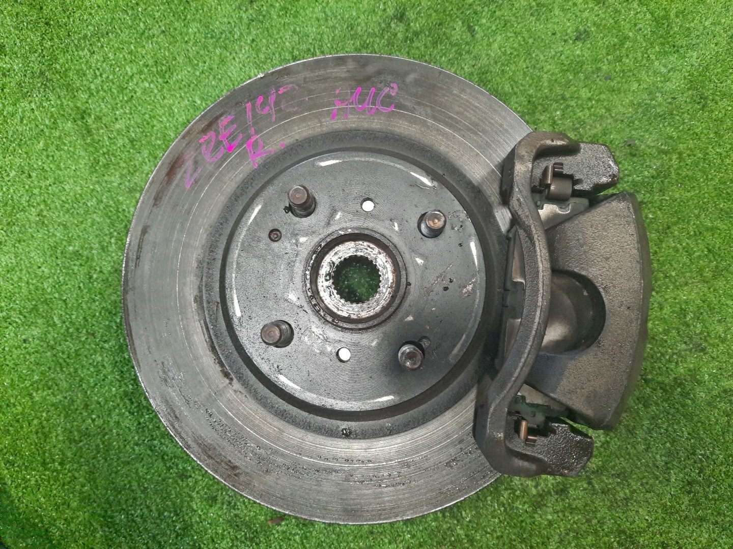 Ступица правая передняя TOYOTA AXIO, COROLLA FIELDER, COROLLA  AXIO, FIELDER NZE141, ZRE142, ZRE142G, NZE141G 1NZ-FE, 2ZR-FAE, 2ZR-FE 1 ракурс