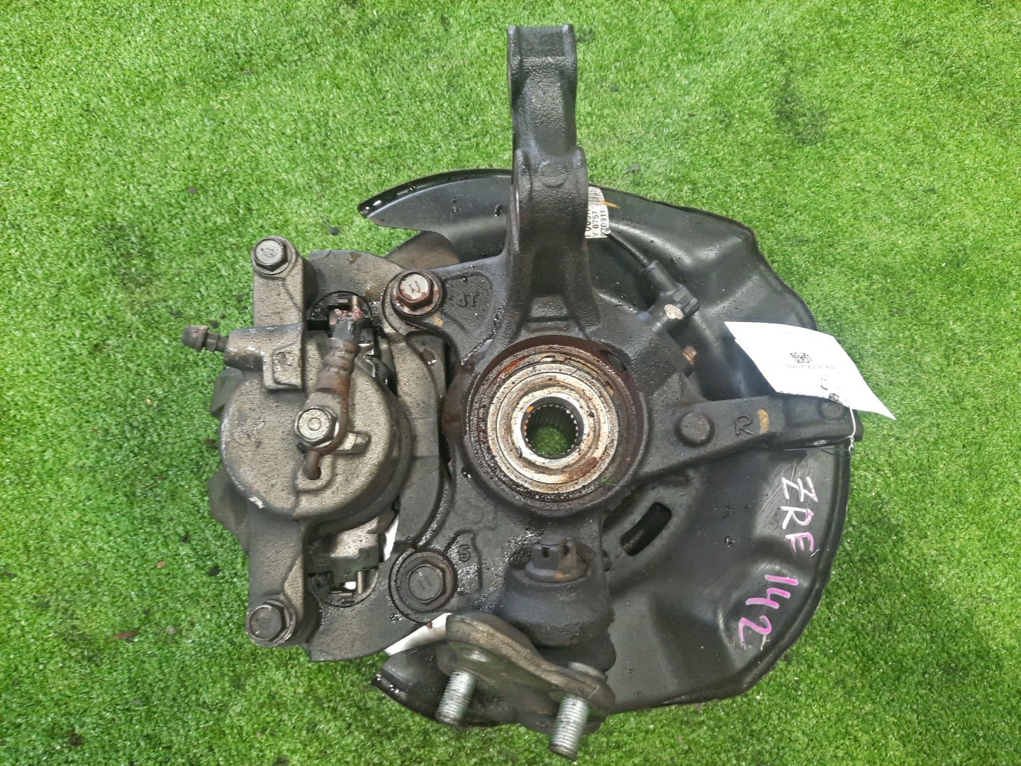 Ступица правая передняя TOYOTA AXIO, COROLLA FIELDER, COROLLA  AXIO, FIELDER NZE141, ZRE142, ZRE142G, NZE141G 1NZ-FE, 2ZR-FAE, 2ZR-FE 2 ракурс