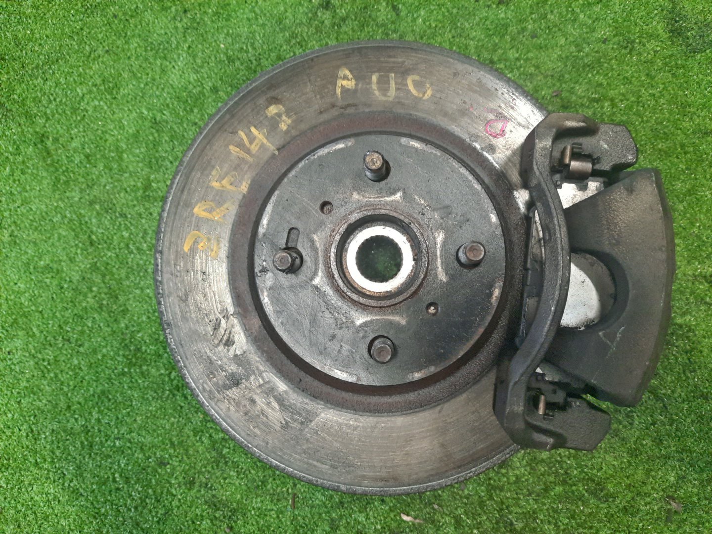 Ступица правая передняя TOYOTA AXIO, COROLLA FIELDER, COROLLA  AXIO, FIELDER NZE141, ZRE142, ZRE142G, NZE141G 1NZ-FE, 2ZR-FAE, 2ZR-FE 1 ракурс