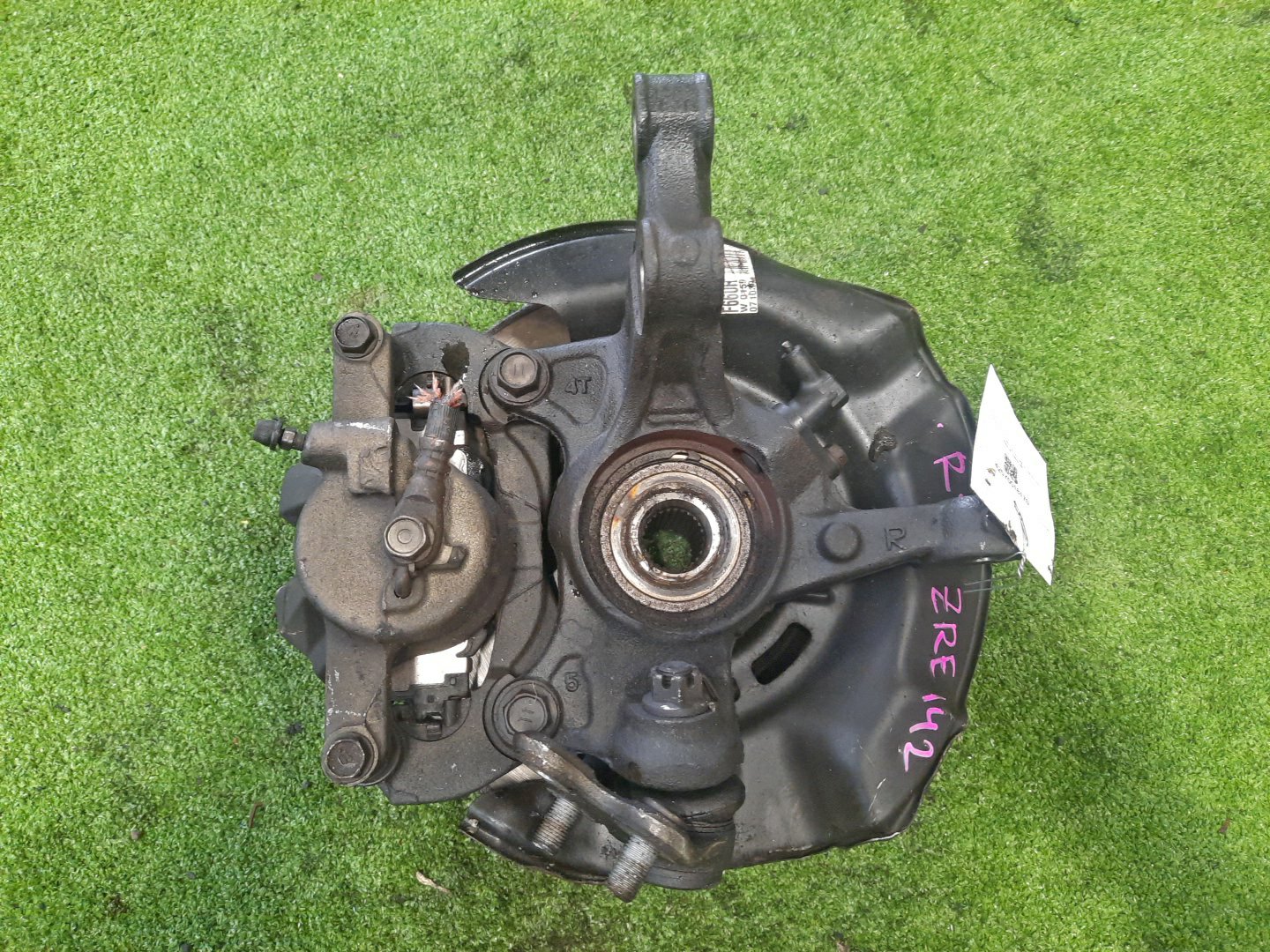 Ступица правая передняя TOYOTA AXIO, COROLLA FIELDER, COROLLA  AXIO, FIELDER NZE141, ZRE142, ZRE142G, NZE141G 1NZ-FE, 2ZR-FAE, 2ZR-FE 2 ракурс