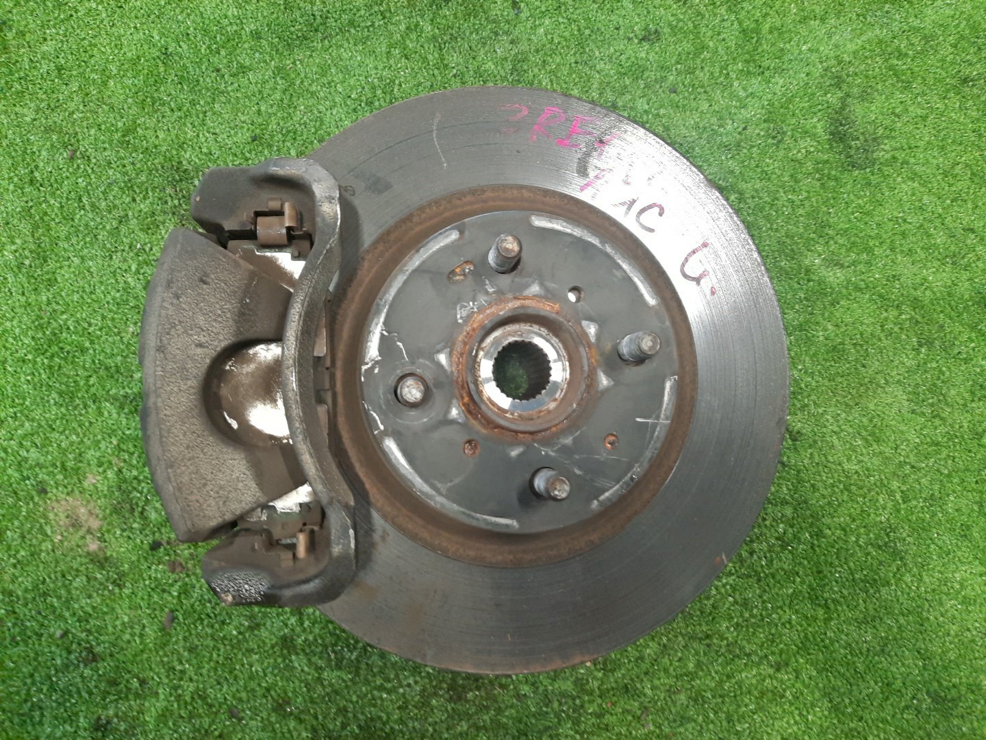 Ступица левая передняя TOYOTA AXIO, COROLLA FIELDER, COROLLA  AXIO, FIELDER NZE141, ZRE142, ZRE142G, NZE141G 1NZ-FE, 2ZR-FAE, 2ZR-FE 1 ракурс