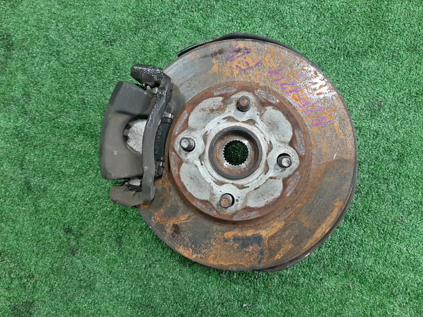 Ступица левая передняя TOYOTA COROLLA, COROLLA SPACIO, COROLLA FIELDER, ALLEX, COROLLA RUNX ZZE124, NZE124, ZZE124N, ZZE124G, NZE124G 1ZZ-FE, 1NZ-FE 1 ракурс