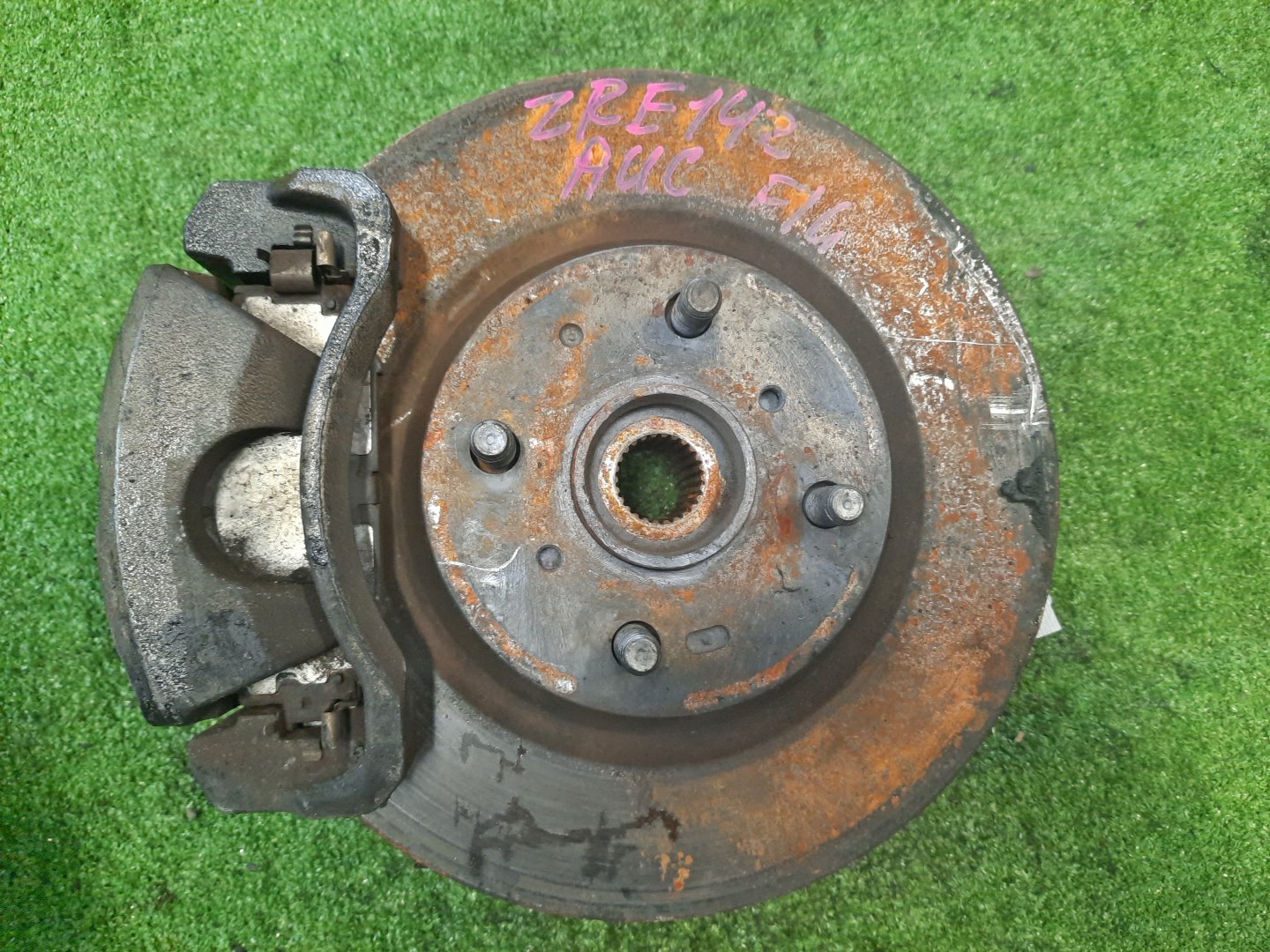 Ступица левая передняя TOYOTA AXIO, COROLLA FIELDER, COROLLA  AXIO, FIELDER NZE141, ZRE142, ZRE142G, NZE141G 1NZ-FE, 2ZR-FAE, 2ZR-FE 1 ракурс