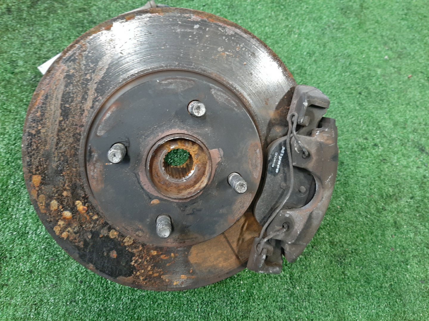 Ступица правая передняя  MAZDA DEMIO, VERISA DY3W, DY5W, DY3R, DY5R, DC5R, DC5W ZJ-VE, ZY-VE 1 ракурс