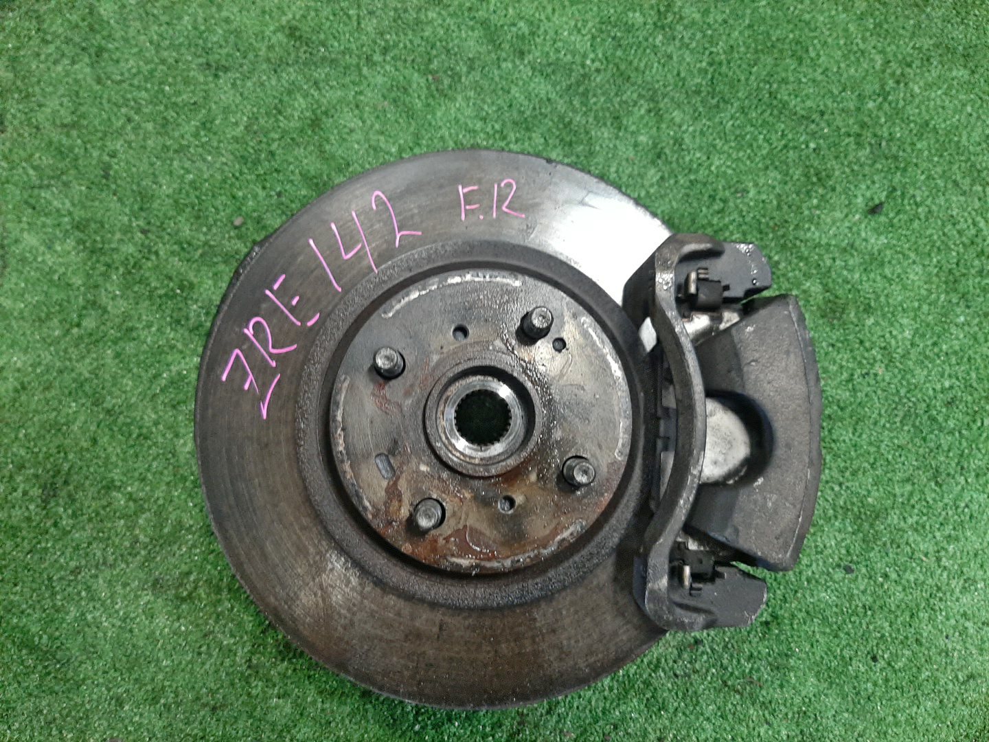 Ступица правая передняя TOYOTA AXIO, COROLLA FIELDER, COROLLA  AXIO, FIELDER NZE141, ZRE142, ZRE142G, NZE141G 1NZ-FE, 2ZR-FAE, 2ZR-FE 1 ракурс