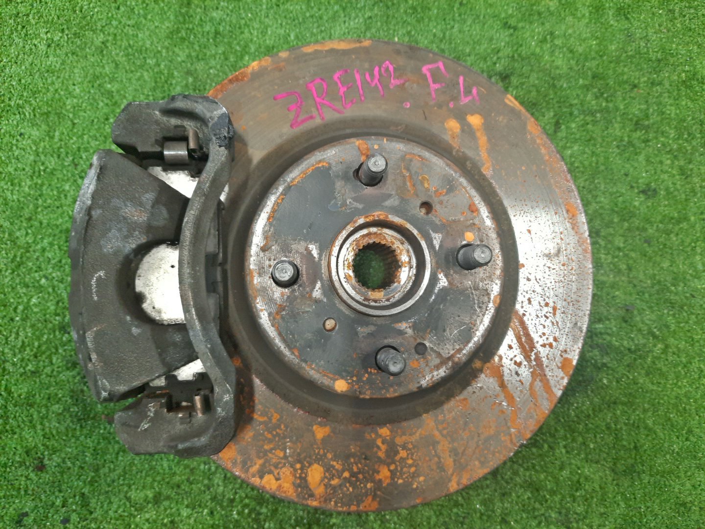Ступица левая передняя TOYOTA AXIO, COROLLA FIELDER, COROLLA  AXIO, FIELDER NZE141, ZRE142, ZRE142G, NZE141G 1NZ-FE, 2ZR-FAE, 2ZR-FE 1 ракурс