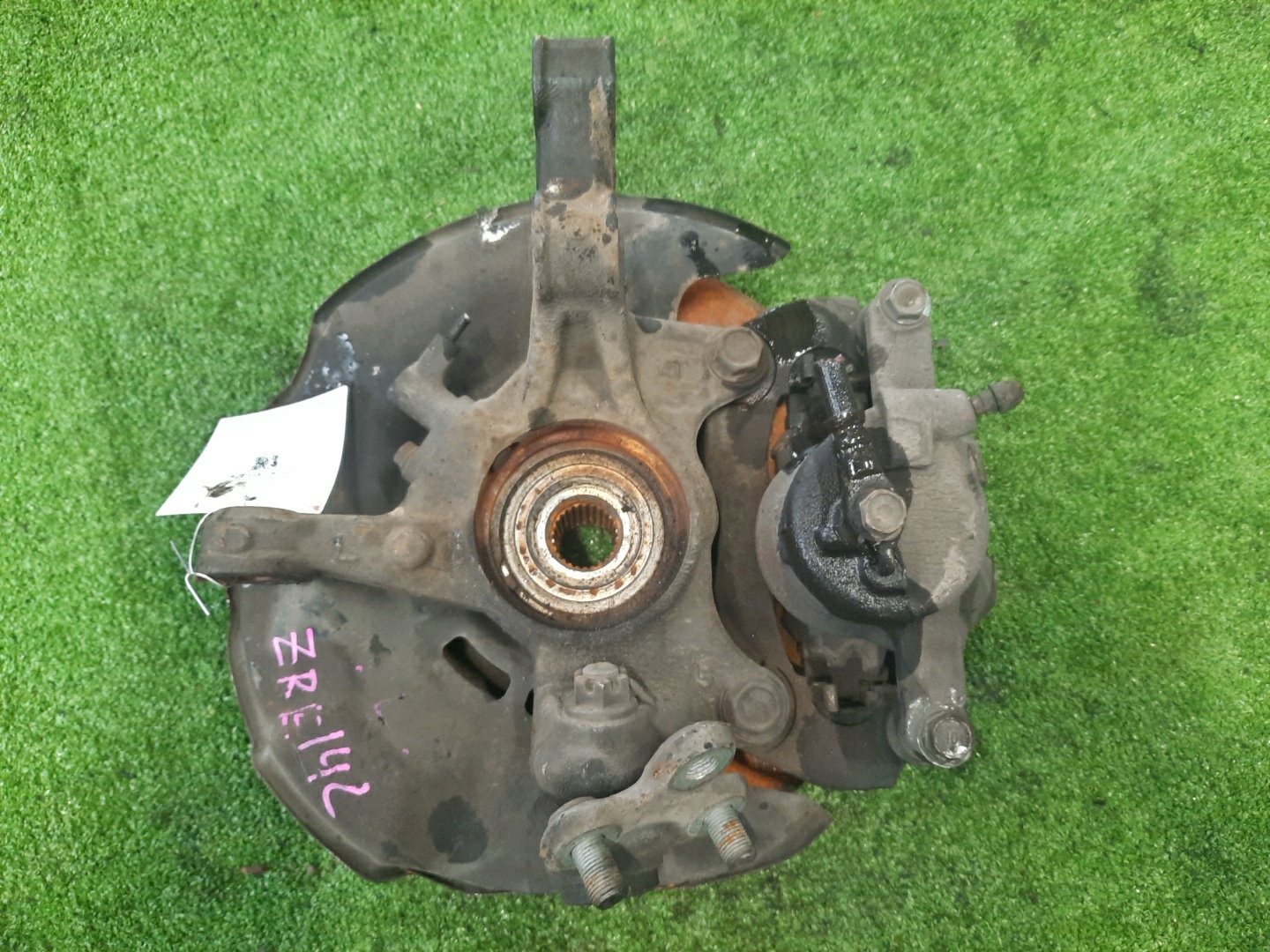 Ступица левая передняя TOYOTA AXIO, COROLLA FIELDER, COROLLA  AXIO, FIELDER NZE141, ZRE142, ZRE142G, NZE141G 1NZ-FE, 2ZR-FAE, 2ZR-FE 2 ракурс