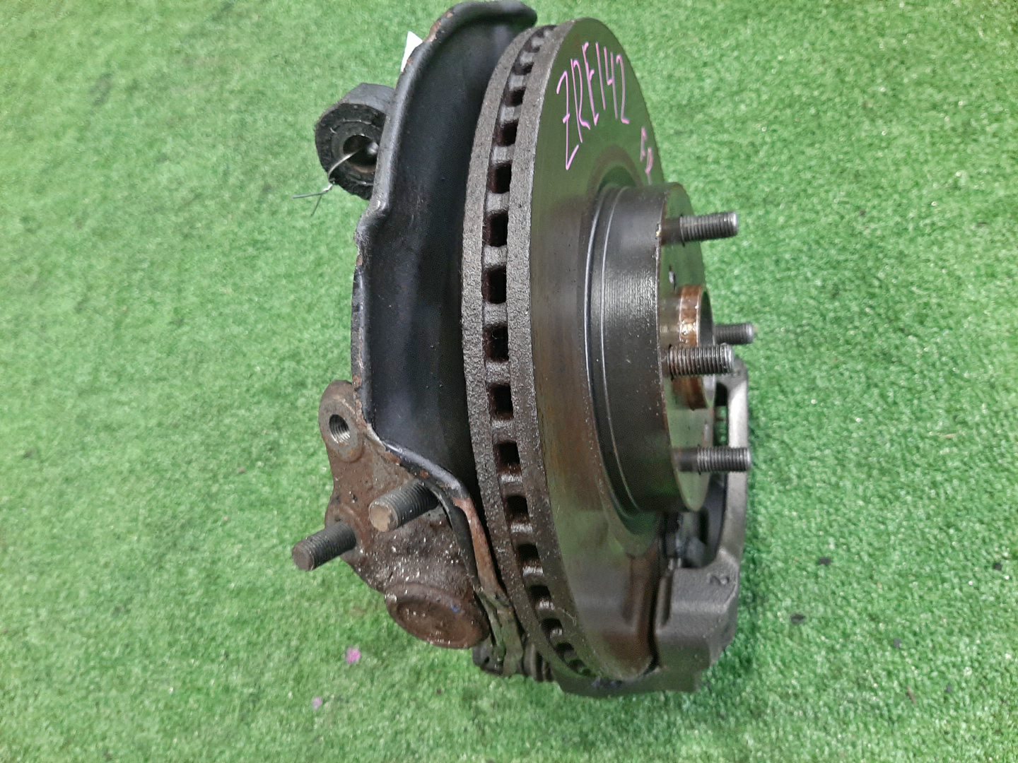 Ступица правая передняя TOYOTA AXIO, COROLLA FIELDER, COROLLA  AXIO, FIELDER NZE141, ZRE142, ZRE142G, NZE141G 1NZ-FE, 2ZR-FAE, 2ZR-FE 2 ракурс