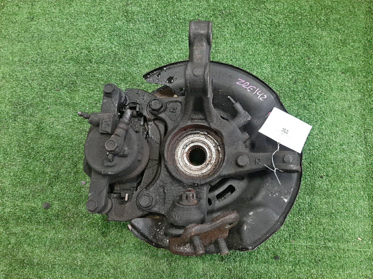 Ступица правая передняя TOYOTA AXIO, COROLLA FIELDER, COROLLA  AXIO, FIELDER NZE141, ZRE142, ZRE142G, NZE141G 1NZ-FE, 2ZR-FAE, 2ZR-FE 3 ракурс