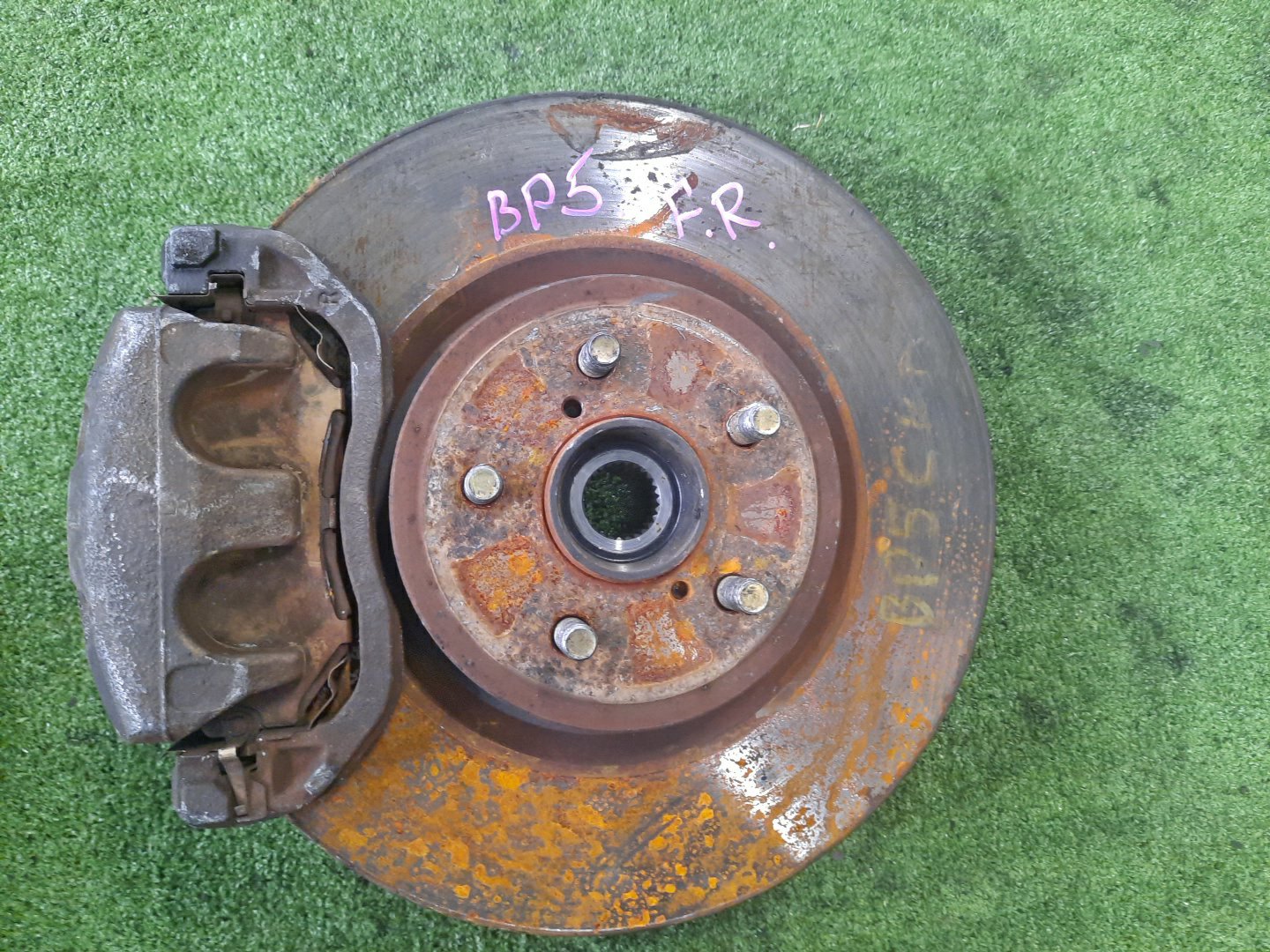Ступица правая передняя  SUBARU LEGACY, OUTBACK, LEGACY B4 BL5, BP5, BPE, BLE, BL9, BP9 EJ20DE, EJ20T, EJ20E, EZ30DE, EJ25E 1 ракурс