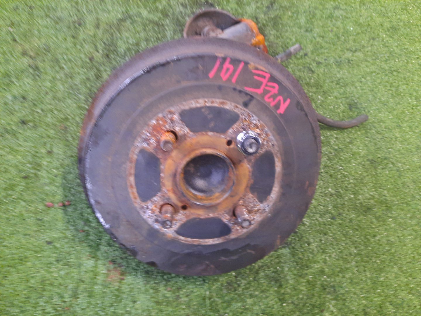 Ступица левая задняя TOYOTA AXIO, COROLLA FIELDER, COROLLA  AXIO, FIELDER NZE141, ZRE142, ZRE142G, NZE141G 1NZ-FE, 2ZR-FAE, 2ZR-FE 1 ракурс
