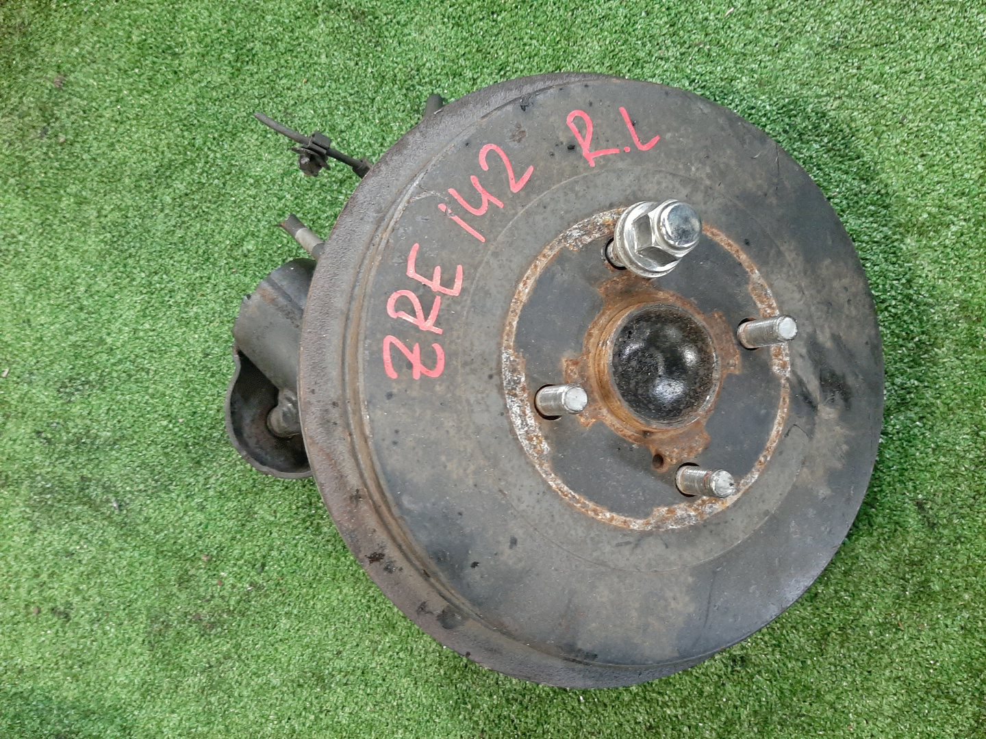 Ступица левая задняя TOYOTA AXIO, COROLLA FIELDER, COROLLA  AXIO, FIELDER NZE141, ZRE142, ZRE142G, NZE141G 1NZ-FE, 2ZR-FAE, 2ZR-FE 1 ракурс