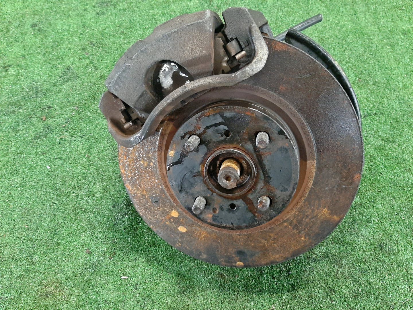 Ступица левая передняя TOYOTA AXIO, COROLLA FIELDER, COROLLA  AXIO, FIELDER NZE141, ZRE142, ZRE142G, NZE141G 1NZ-FE, 2ZR-FAE, 2ZR-FE 1 ракурс