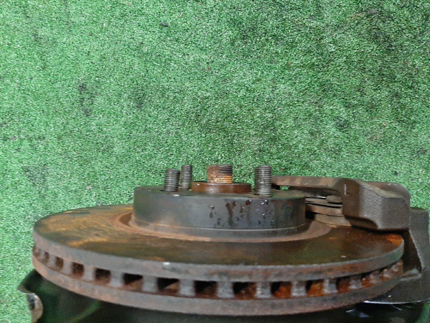 Ступица левая передняя TOYOTA AXIO, COROLLA FIELDER, COROLLA  AXIO, FIELDER NZE141, ZRE142, ZRE142G, NZE141G 1NZ-FE, 2ZR-FAE, 2ZR-FE 2 ракурс