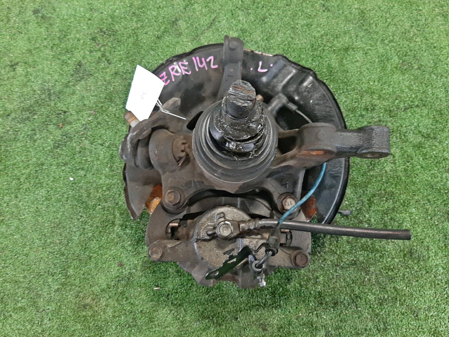 Ступица левая передняя TOYOTA AXIO, COROLLA FIELDER, COROLLA  AXIO, FIELDER NZE141, ZRE142, ZRE142G, NZE141G 1NZ-FE, 2ZR-FAE, 2ZR-FE 3 ракурс
