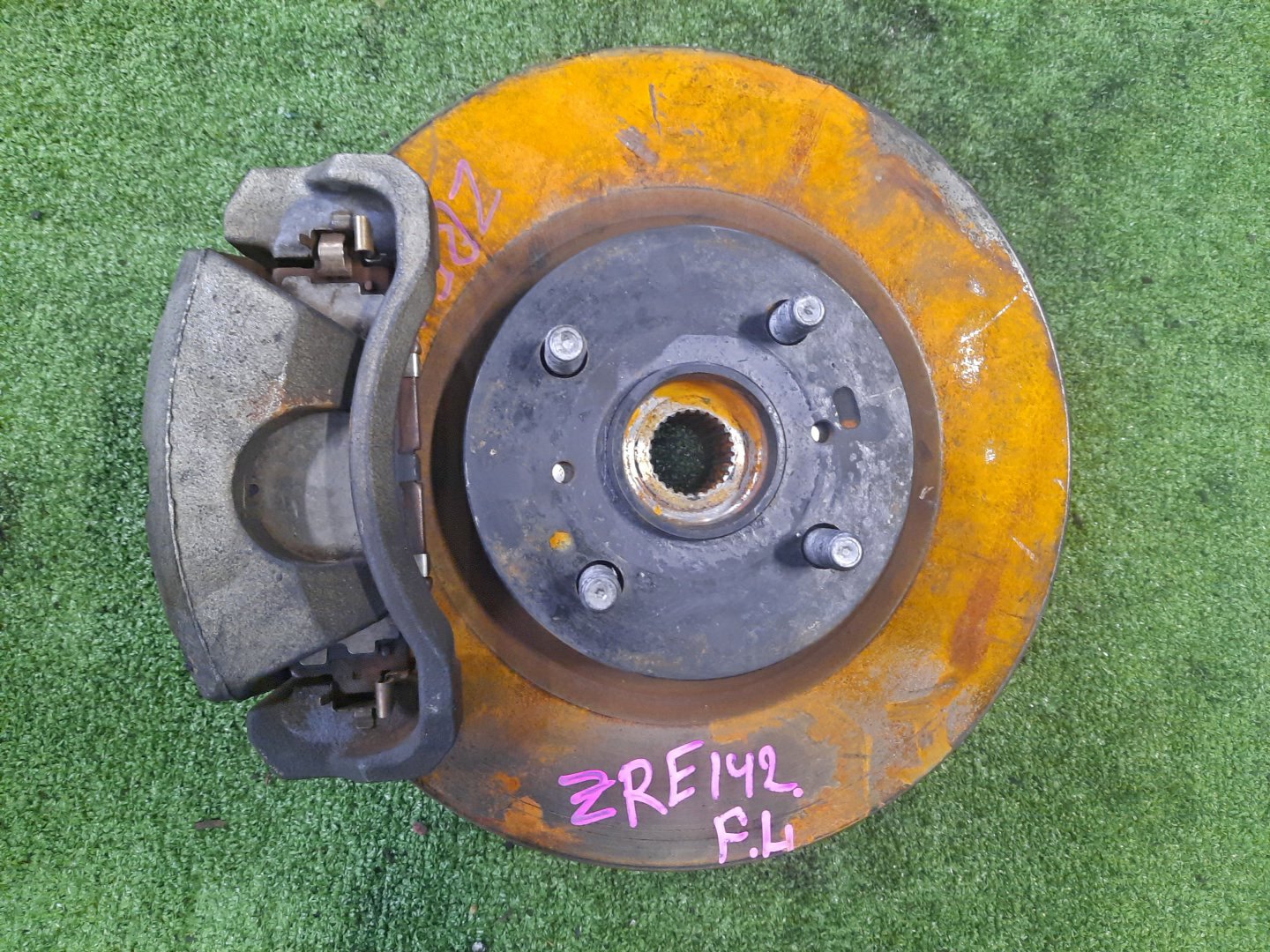 Ступица левая передняя TOYOTA AXIO, COROLLA FIELDER, COROLLA  AXIO, FIELDER NZE141, ZRE142, ZRE142G, NZE141G 1NZ-FE, 2ZR-FAE, 2ZR-FE 1 ракурс