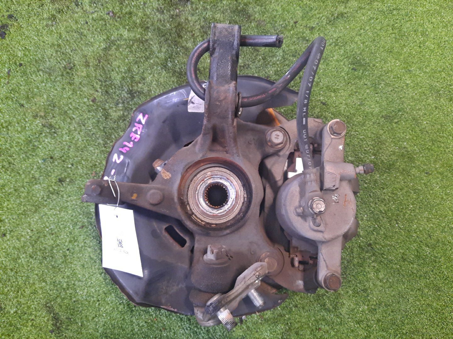 Ступица левая передняя TOYOTA AXIO, COROLLA FIELDER, COROLLA  AXIO, FIELDER NZE141, ZRE142, ZRE142G, NZE141G 1NZ-FE, 2ZR-FAE, 2ZR-FE 2 ракурс