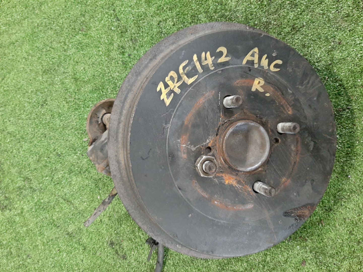 Ступица правая задняя TOYOTA AXIO, COROLLA FIELDER, COROLLA  AXIO, FIELDER NZE141, ZRE142, ZRE142G, NZE141G 1NZ-FE, 2ZR-FAE, 2ZR-FE 1 ракурс