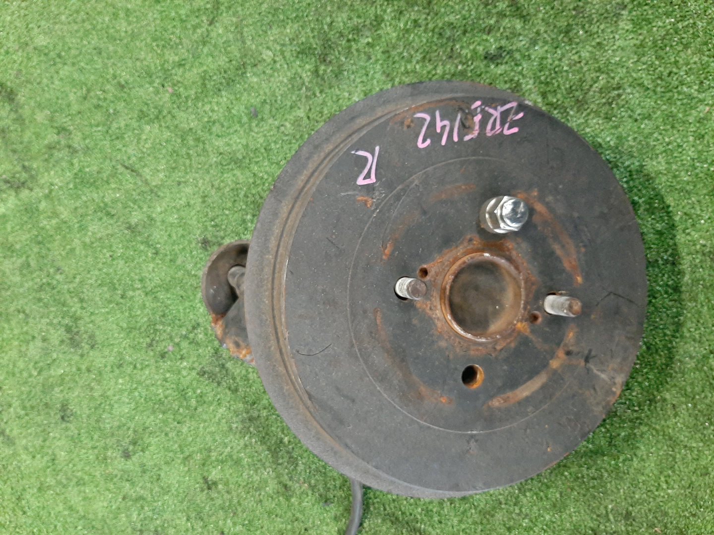 Ступица правая задняя TOYOTA AXIO, COROLLA FIELDER, COROLLA  AXIO, FIELDER NZE141, ZRE142, ZRE142G, NZE141G 1NZ-FE, 2ZR-FAE, 2ZR-FE 1 ракурс
