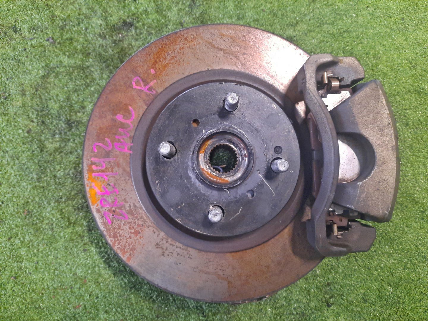 Ступица правая передняя TOYOTA AXIO, COROLLA FIELDER, COROLLA  AXIO, FIELDER NZE141, ZRE142, ZRE142G, NZE141G 1NZ-FE, 2ZR-FAE, 2ZR-FE 1 ракурс