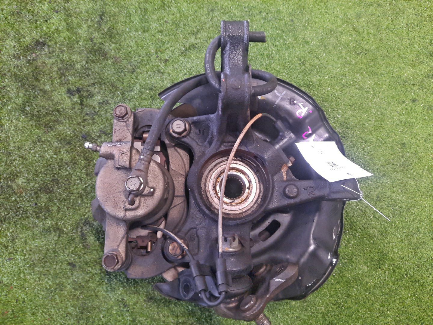 Ступица правая передняя TOYOTA AXIO, COROLLA FIELDER, COROLLA  AXIO, FIELDER NZE141, ZRE142, ZRE142G, NZE141G 1NZ-FE, 2ZR-FAE, 2ZR-FE 2 ракурс
