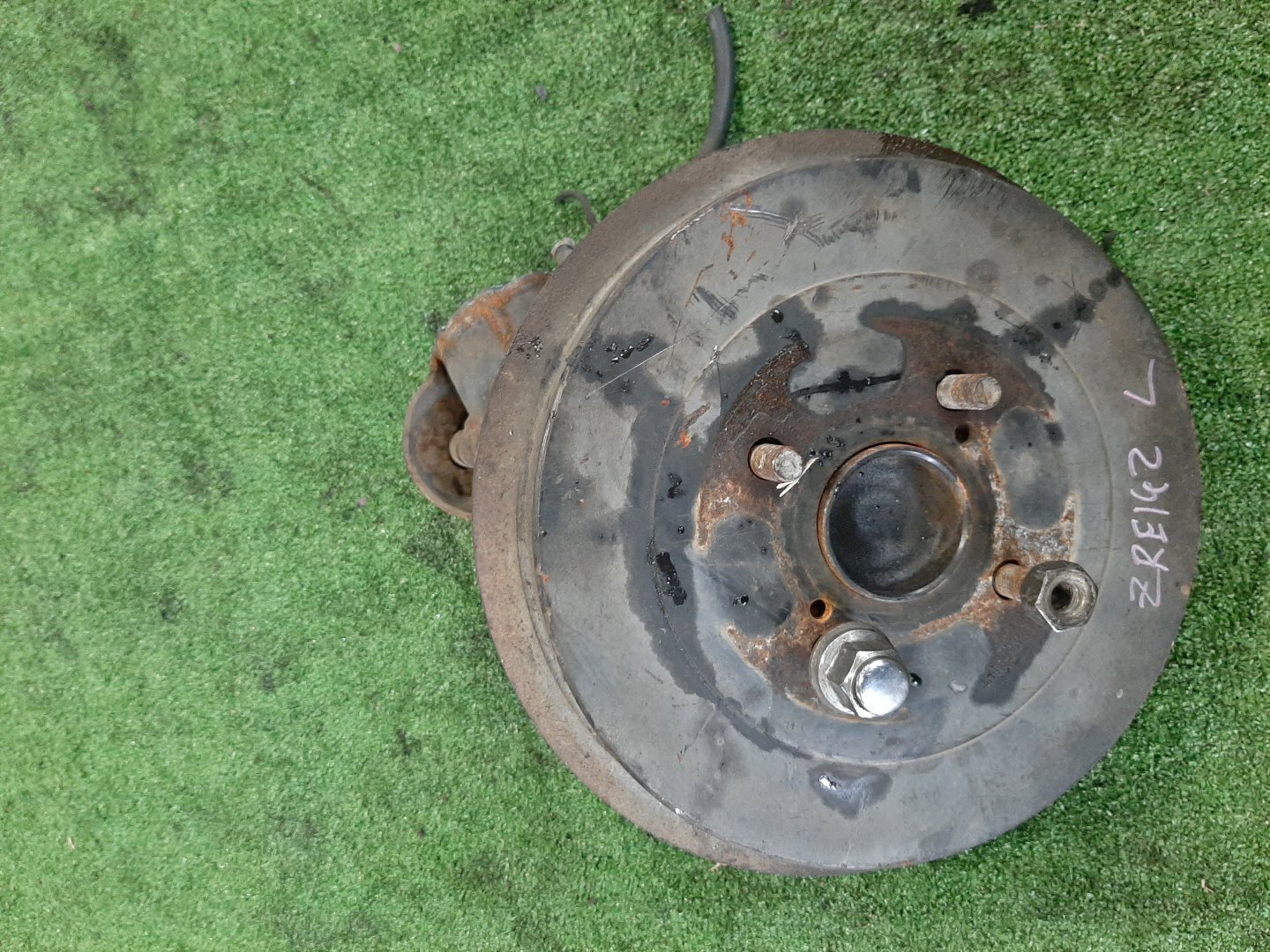 Ступица левая задняя TOYOTA AXIO, COROLLA FIELDER, COROLLA  AXIO, FIELDER NZE141, ZRE142, ZRE142G, NZE141G 1NZ-FE, 2ZR-FAE, 2ZR-FE 1 ракурс