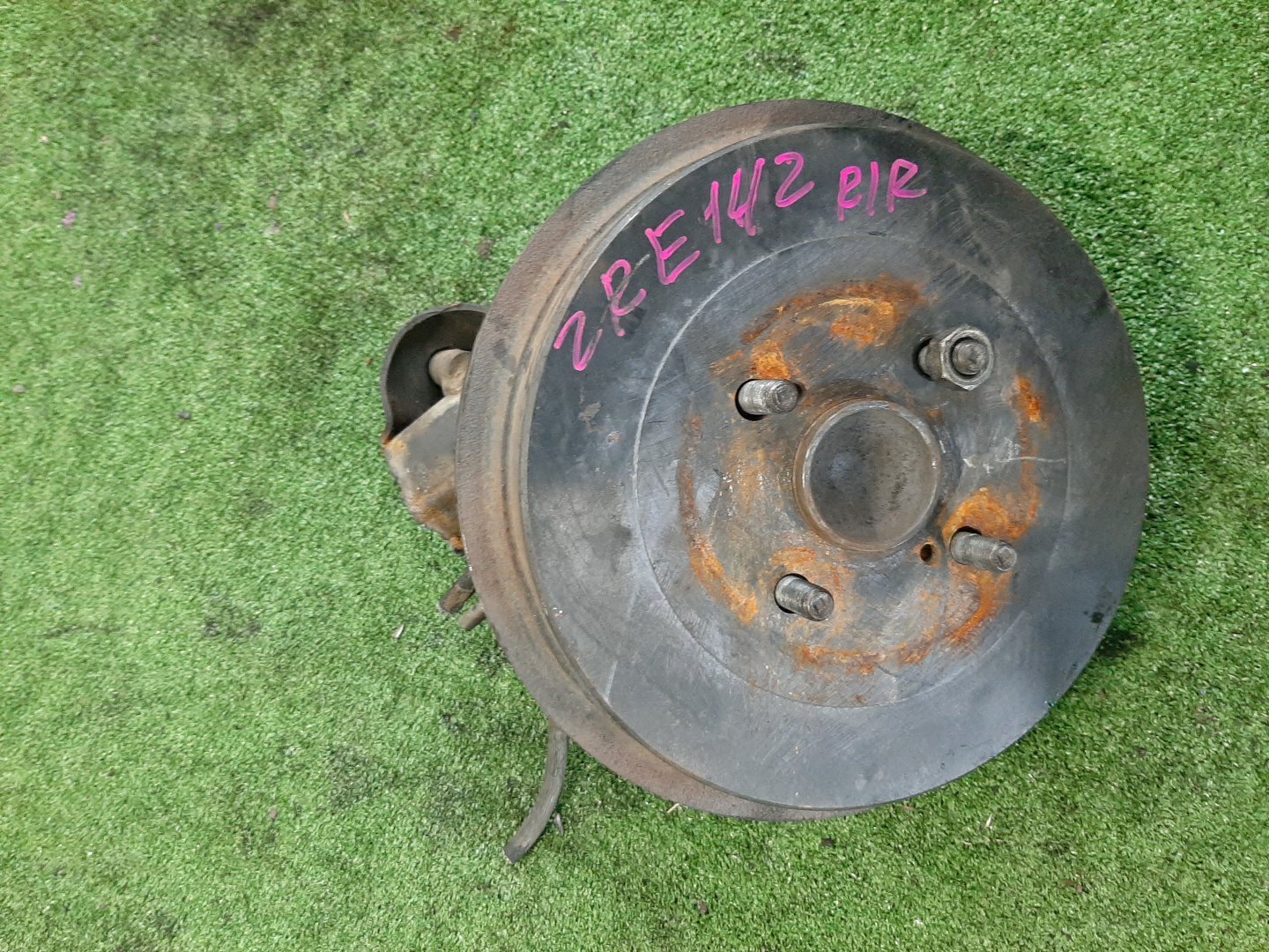 Ступица правая задняя TOYOTA AXIO, COROLLA FIELDER, COROLLA  AXIO, FIELDER NZE141, ZRE142, ZRE142G, NZE141G 1NZ-FE, 2ZR-FAE, 2ZR-FE 1 ракурс