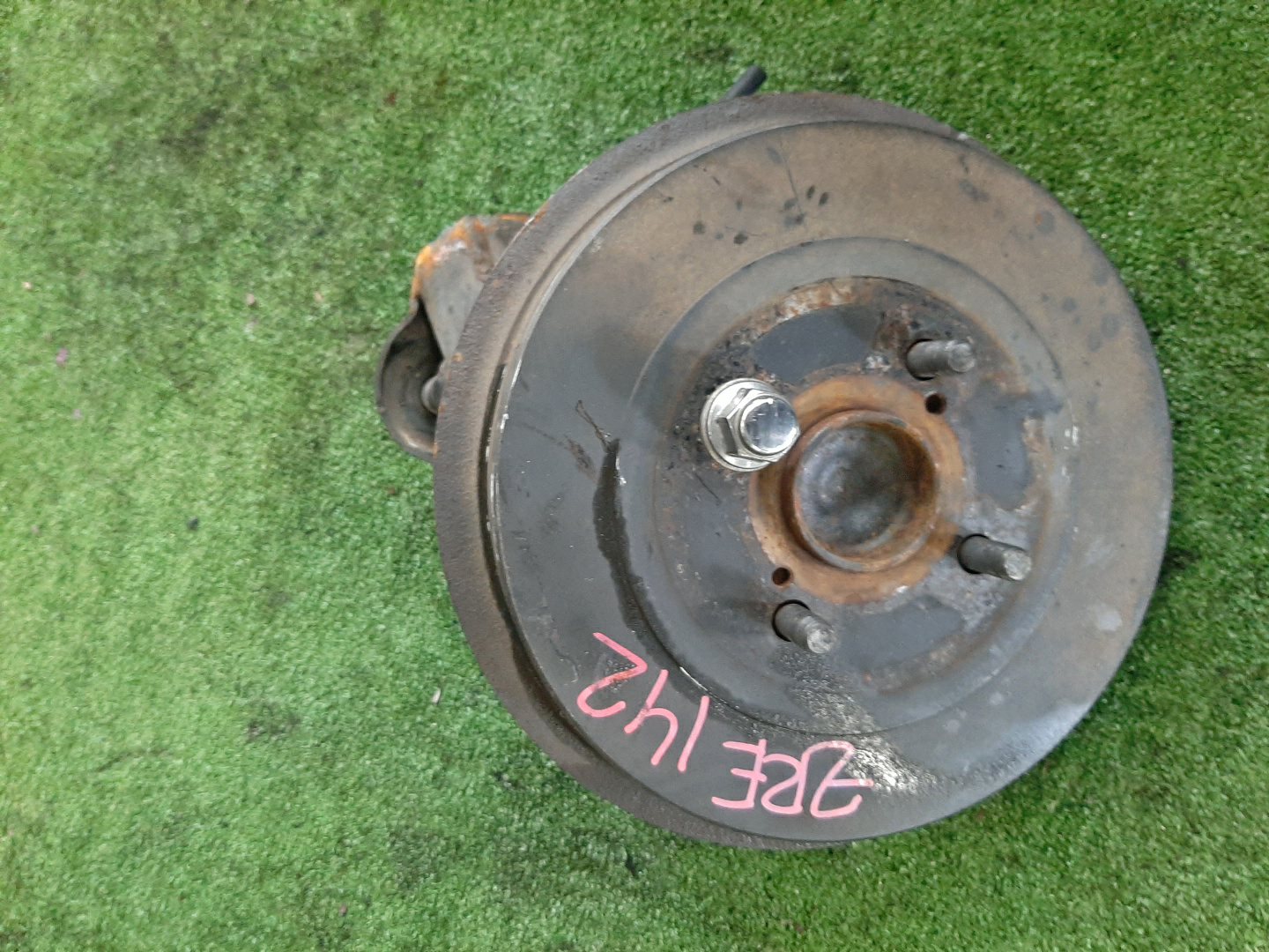 Ступица левая задняя TOYOTA AXIO, COROLLA FIELDER, COROLLA  AXIO, FIELDER NZE141, ZRE142, ZRE142G, NZE141G 1NZ-FE, 2ZR-FAE, 2ZR-FE 1 ракурс