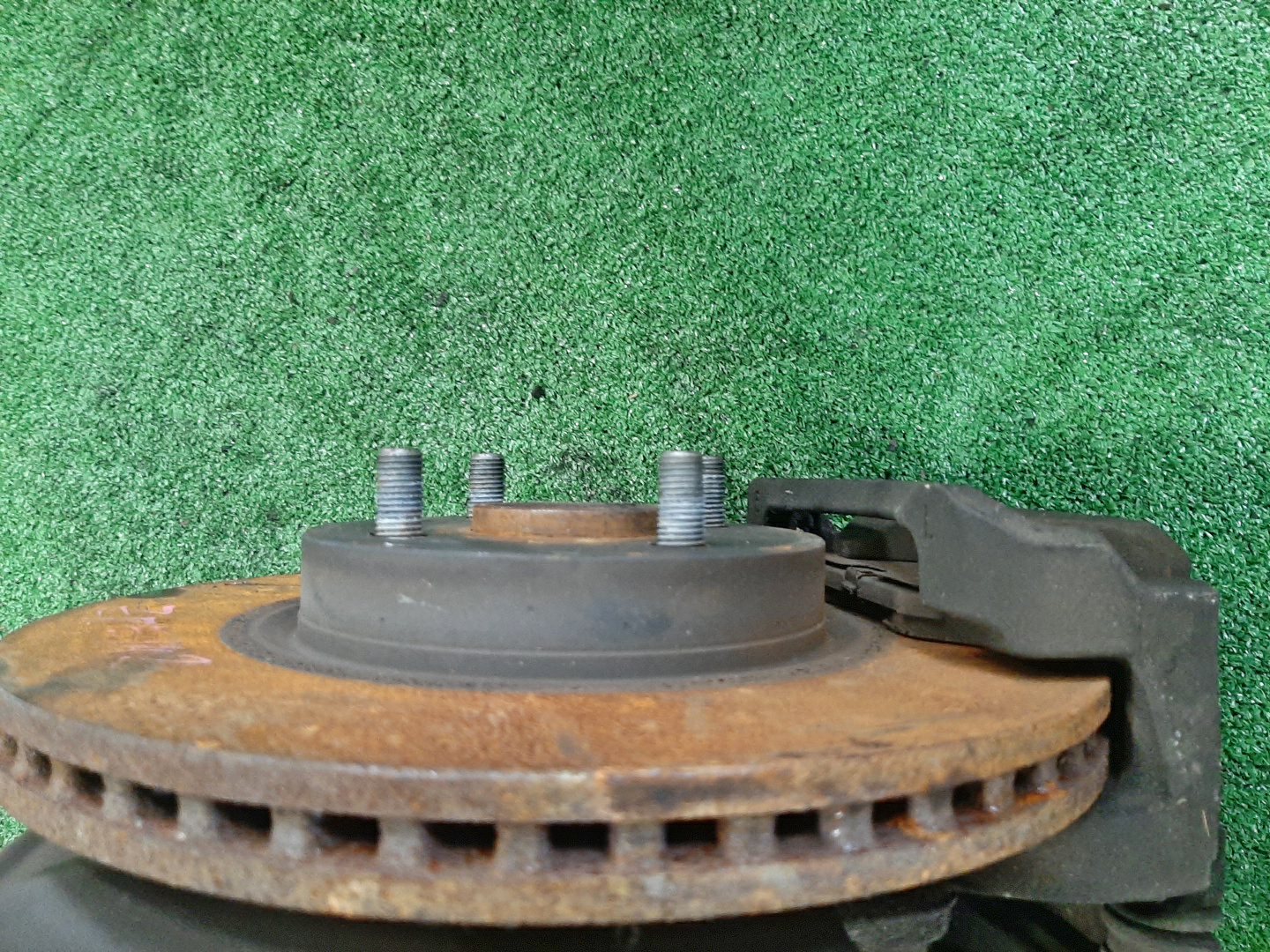 Ступица левая передняя TOYOTA AXIO, COROLLA FIELDER, COROLLA  AXIO, FIELDER NZE141, ZRE142, ZRE142G, NZE141G 1NZ-FE, 2ZR-FAE, 2ZR-FE 2 ракурс