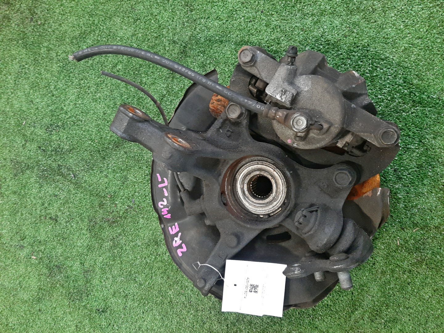 Ступица левая передняя TOYOTA AXIO, COROLLA FIELDER, COROLLA  AXIO, FIELDER NZE141, ZRE142, ZRE142G, NZE141G 1NZ-FE, 2ZR-FAE, 2ZR-FE 3 ракурс