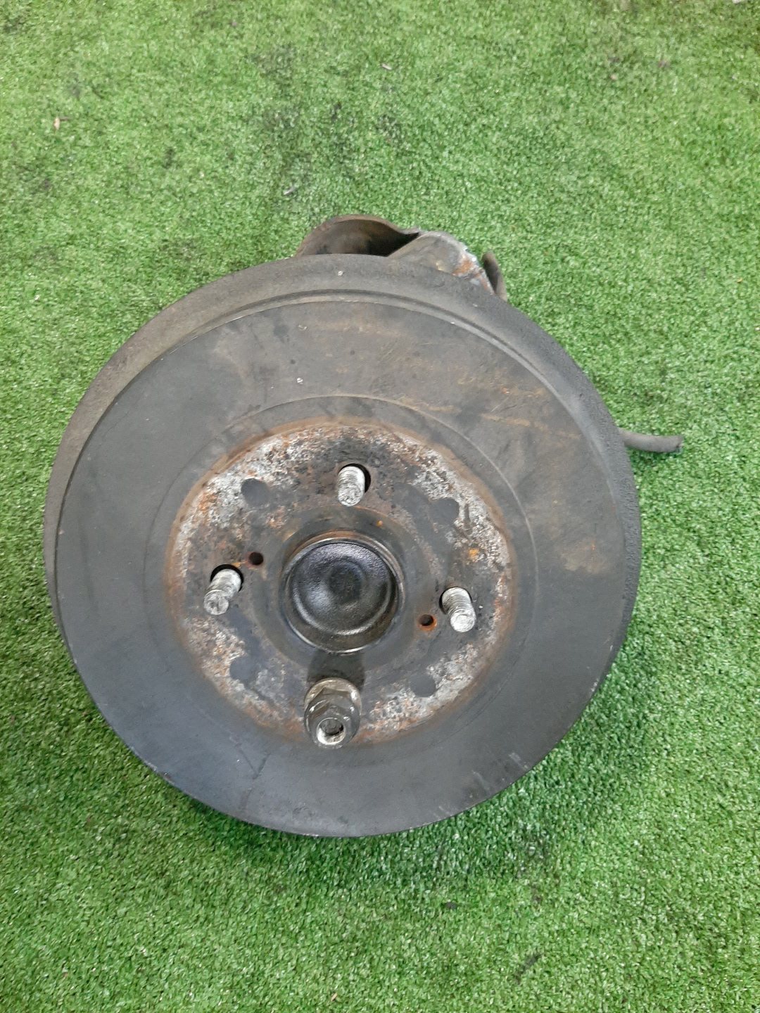 Ступица левая задняя TOYOTA AXIO, COROLLA FIELDER, COROLLA  AXIO, FIELDER NZE141, ZRE142, ZRE142G, NZE141G 1NZ-FE, 2ZR-FAE, 2ZR-FE 1 ракурс