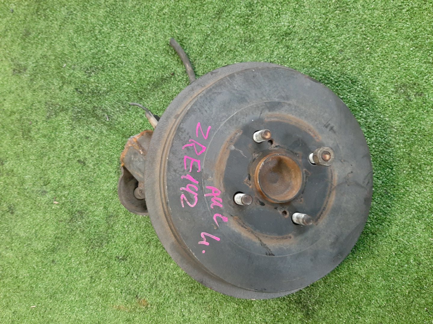 Ступица левая задняя TOYOTA AXIO, COROLLA FIELDER, COROLLA  AXIO, FIELDER NZE141, ZRE142, ZRE142G, NZE141G 1NZ-FE, 2ZR-FAE, 2ZR-FE 1 ракурс