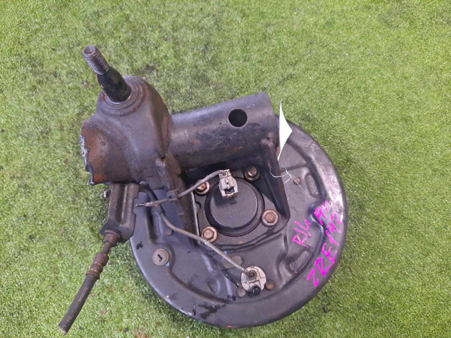 Ступица левая задняя TOYOTA AXIO, COROLLA FIELDER, COROLLA  AXIO, FIELDER NZE141, ZRE142, ZRE142G, NZE141G 1NZ-FE, 2ZR-FAE, 2ZR-FE 2 ракурс