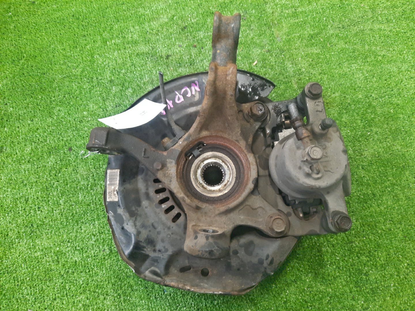 Ступица левая передняя TOYOTA VITZ, RACTIS NCP91, NCP100, SCP100 1NZ-FE, 2SZ-FE 2 ракурс