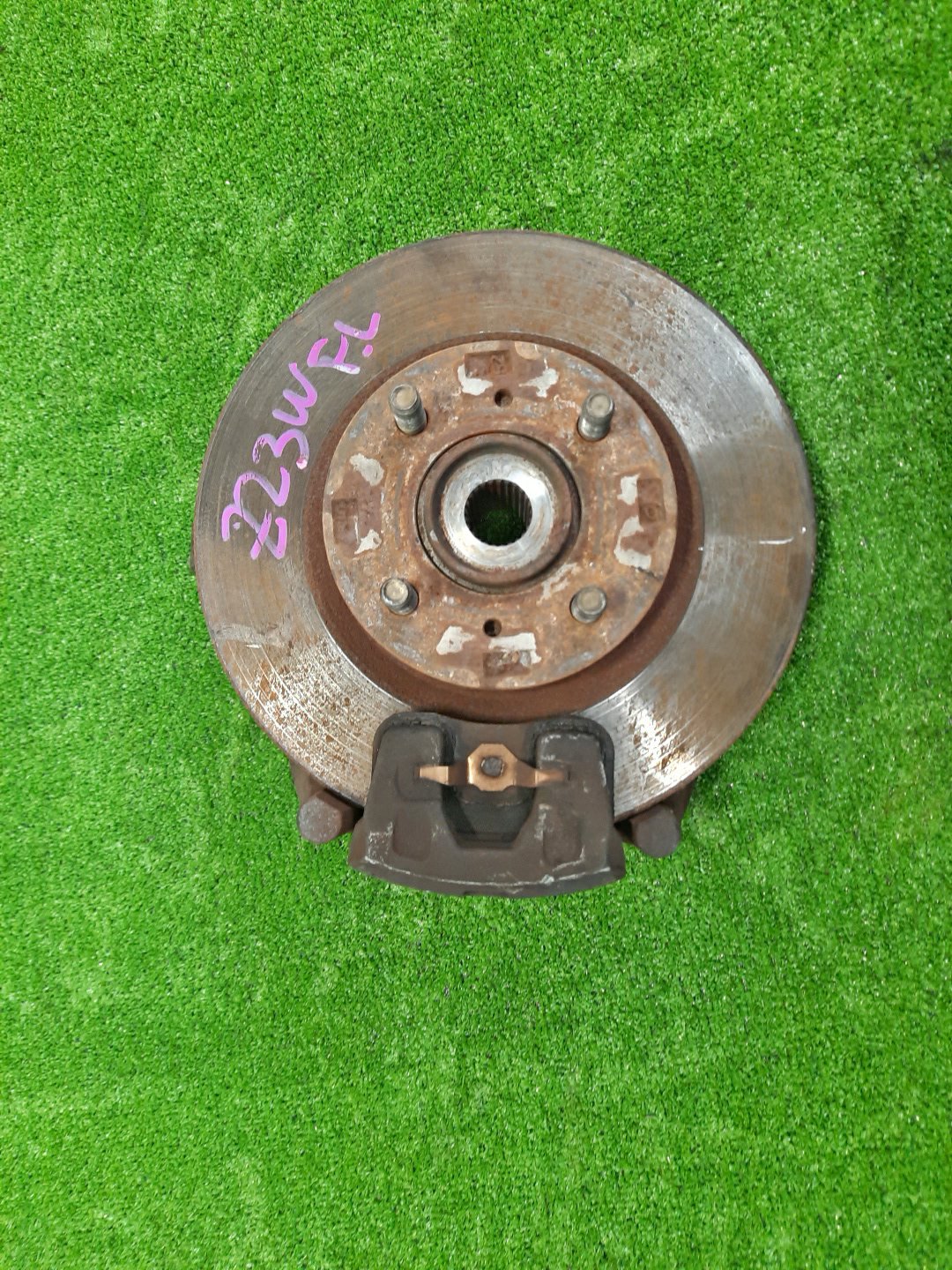 Ступица левая передняя MITSUBISHI COLT PLUS, COLT Z22W, Z21W, Z23W, Z24W, Z24A, Z23A, Z21A, Z25A, Z26A, Z28A, Z22A 4A90, 4A91, 4G19, 4G15 1 ракурс Ступица левая передняя MITSUBISHI COLT PLUS, COLT Z22W, Z21W, Z23W, Z24W, Z24A, Z23A, Z21A, Z25A, Z26A, Z28A, Z22A 4A90, 4A91, 4G19, 4G15 1 ракурс